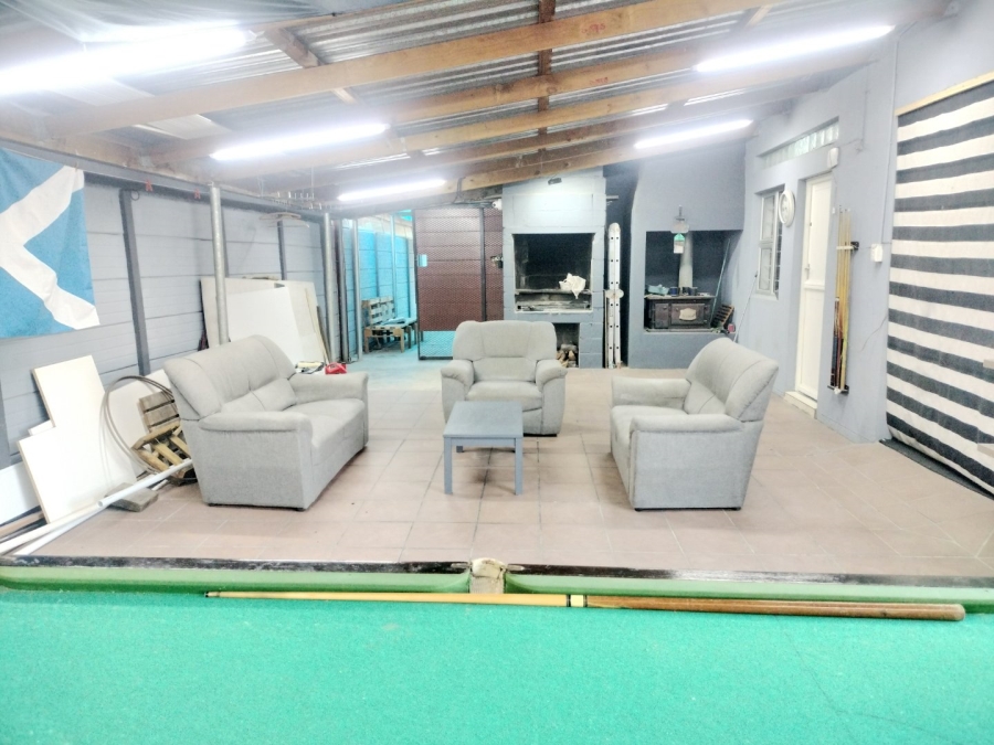 3 Bedroom Property for Sale in Gustrouw Western Cape